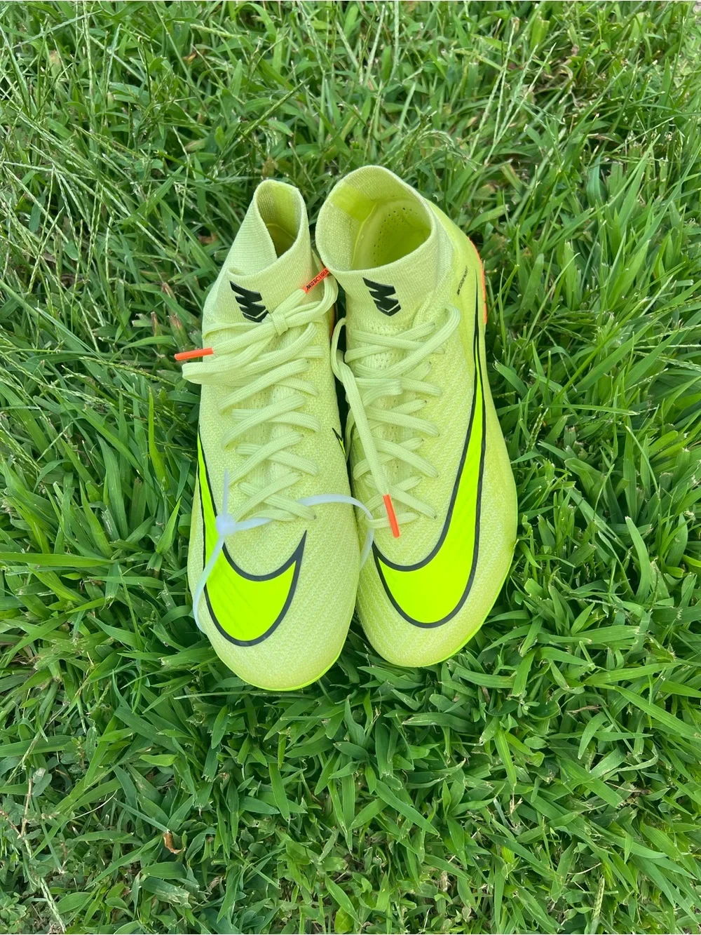 BRAND NEW Nike Mercurial Superfly 10 Elite SG VOLTAGE Size 5.5 Men’s/Women’s 7
